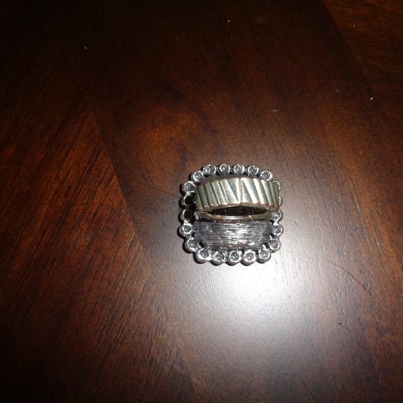 Oversized faux crystal ring- costume jewelry - Picture 7 of 11